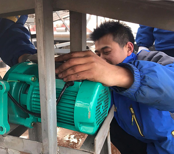 工人检修 工人检修
